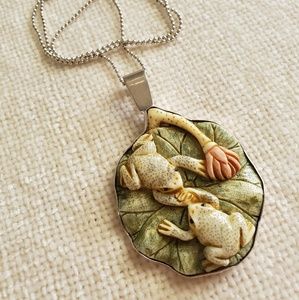 Fabulous Harmony Kingdom Collectible Frog Necklace